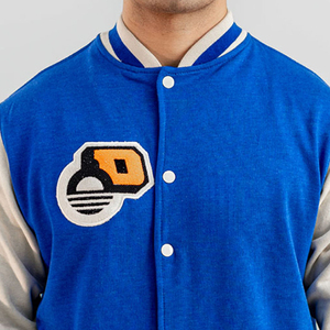 Chaqueta Universitaria Unisex Premium con Forro Acolchado Cálido y Resistente para Clima Frío, Uso en Equipos, Bordado Personalizado para Equipos Escolares - Product Image 3