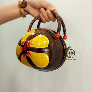 Bolso de Cáscara de Coco de la Marca COCO _ ECO, Artesanía Vietnamita, Bolso de Mano/Recuerdo Hecho a Mano con Coco/Joyería de Cáscara de Coco - Product Image 3