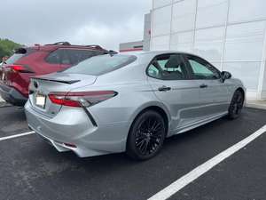 ข้อเสนอส่วนลดปี 2022 รถยนต์โตโยต้า Camry Hybrid SE Nightshade FWD มือสอง ไมล์น้อย - Product Image 2