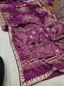 Sari de seda Gajji pura y suave con estampado Bandhani Patola sobre un trabajo pesado de Gota Patti con blusa - Product Image 3