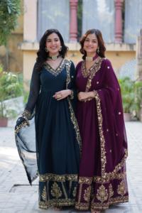 Hermoso vestido de lujo Faux Blooming Georgette Kurti Pant & Dupatta con hilo Zari y trabajo de bordado de lentejuelas a la venta - Product Image 5