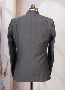 Costume deux pièces gris foncé de haute qualité pour hommes, conçu par des designers, idéal pour les réunions d'affaires, les mariages et les événements formels, disponible à prix d'exportation - Product Image 2