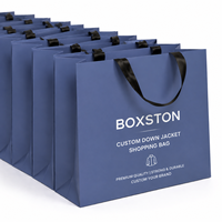 Sac en papier de luxe biodégradable et écologique avec logo personnalisé pour l'emballage de chaussures et de vêtements, avec poignées en ruban (OEM/ODM)