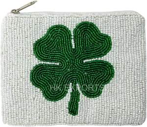 Monedero Artesanal de Trébol de Cuatro Hojas Blanco y Verde con Cuentas Hechas a Mano - Product Image 1