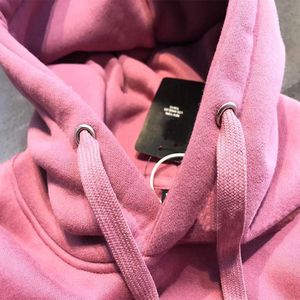 Pull à capuche classique pour femmes style décontracté avec un design de capuche à cordon confortable et un détail pratique de poche kangourou - Product Image 4