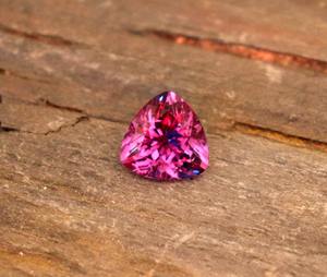 Pierre précieuse alexandrite de terre impeccable certifiée pierre alexandrite facettée coupée trillion en vrac pierre alexandrite de meilleure qualité - Product Image 1