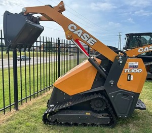 Minicargadora de orugas Kubota TL100 con motor, dirección hidráulica Eaton, llave, rodamientos de motor, bomba, caja de cambios y PLC incluidos. - Product Image 1