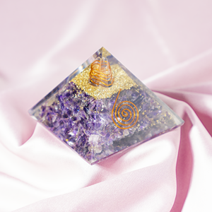 Pyramide d'Orgone en Cristal d'Améthyste de Qualité Supérieure pour la Guérison et la Méditation - Vente en Gros - Product Image 4