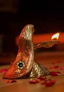 Plato Roli Chawal decorado hecho a mano con Tilak Stick hermoso para Diwali y decoración de boda Pooja diaria - Product Image 3