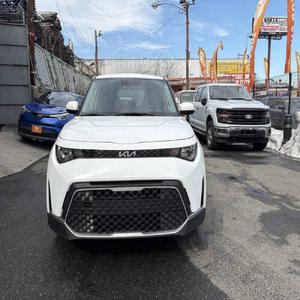 EXCELENTE ESTADO Kia Soul LX 2023 - Product Image 1