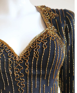 Robe de soirée de luxe élégante silhouette droite paillettes perlées manches longues longueur genou Satin fêtes de bal avant Logo naturel - Product Image 1