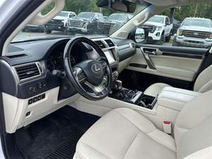 Lexus G-X 460 Usado, Modelo 2020, Volante a la Izquierda - Product Image 2