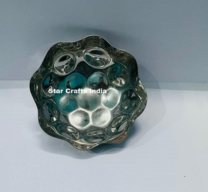 Bol de centre de fruits en relief en laiton antique moderne avec support de base en laiton de haute qualité bols de service polis personnalisés - Product Image 1