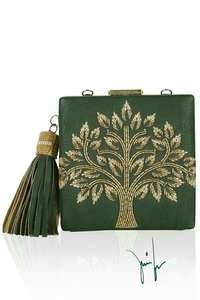 กระเป๋าคลัทช์ทรงสี่เหลี่ยมปักลายสไตล์โบฮีเมียนสุดพิเศษ ประดับมุก ดีไซน์หรูหรา ซับในทำมือ - Product Image 4