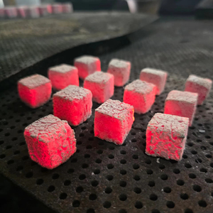 ถ่านบารากู่ในสีดำที่มีการออกแบบที่โดดเด่นสร้างขึ้นจากขี้เลื่อยกะลามะพร้าวอินโดนีเซีย - Product Image 1