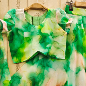 Ensemble Lehenga Choli pour enfants à imprimé abstrait vert, dupatta léger, moderne, pour les fêtes, les occasions spéciales, les mariages, Diwali - Product Image 3