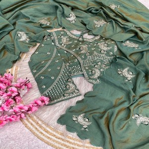 Sari VASTRA COTTAGE de satén bicolor con hermosos bordados de cuentas en todo el borde Arco y blusa de satén bicolor cosida - Product Image 2