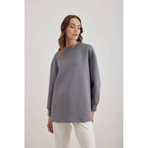 Chemisier en tricot gris brodé avec emblème Cocoon - Product Image 3