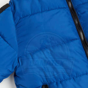 Chaqueta de Hombre con Capucha y Cuello Alto, Diseño Único, Estilo Urbano, Personalizable, Impermeable, Transpirable y Ecológica - Product Image 5