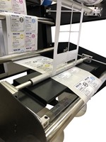 Machine de découpe numérique d'étiquettes en rouleau avec une tête de découpe