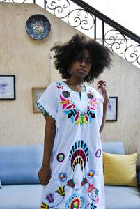 2024 ropa de lujo mujeres Boho playa diseñador vestido blanco Floral bordado manga larga Maxi vestido verano Lino algodón vestido - Product Image 2