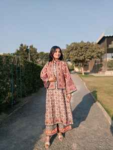 Manteau long pour femme pakistanais 2pc Costumes en tissu Karandi avec chemise intérieure Vêtements d'hiver-Collection de vêtements indiens et pakistanais - Product Image 5