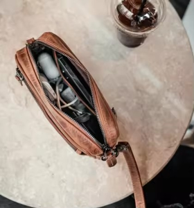 กระเป๋าคลัทช์ผู้ชาย OEM 2025 รุ่นฮิต น้ำหนักเบา หนังแท้คุณภาพสูง รับทำโลโก้ ราคาขายส่ง ดีไซน์หรูหรา พรีเมียม - Product Image 4