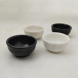 ชามหินอ่อนสีขาวทรงกลมที่ทำเสร็จแล้วอย่างประณีตวางลงบนพื้นหลังที่เป็นกลางเพื่อแสดงความสง่างามแบบมินิมอล - Product Image 3