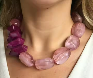 Collier en résine à pois scintillants élégants faits à la main Style ange pour les vêtements de plage et les cadeaux - Product Image 1