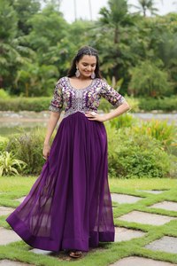 Vestido de Anarkali de trabajo de secuencia bordada Georgette Zari de diseñador por FabZone - Product Image 4