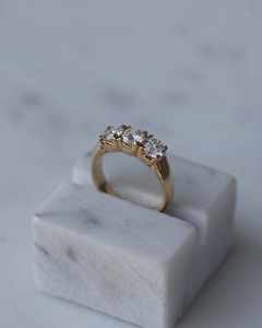 Joyería Sensual, Anillo de Compromiso y Aniversario con Tres Diamantes Cultivados en Laboratorio de 1.50 Quilates, Joyería Fina, Regalo, Oro Amarillo Sólido de 14K - Product Image 2