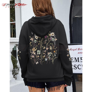 Sweat à capuche en tissu respirant pour femme avec impression colorée et performance adaptée aux jours actifs Sweat à capuche respirant pour femme - Product Image 4