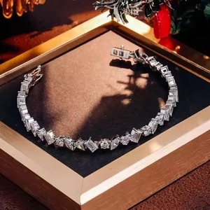 Pulsera de tenis con diamantes de oro minimalista, pulsera de moissanita, regalo de aniversario romántico para esposa - Product Image 1