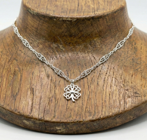 Collier pendentif feuille de trèfle minimaliste moderne populaire Rudra Gems pour femmes, or rose de haute qualité certifié par un tiers, argent sterling - Product Image 1