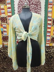 Top corto de Sari de seda indio hecho a mano para mujer, ropa de fiesta Vintage, mangas acampanadas, corbata frontal, estilo tanque de ajuste Regular, corto de verano - Product Image 2