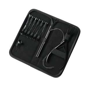 Kit d'outils pour extensions de cheveux comprenant un pince à retirer les perles, un fil à tirer, une boucle et un crochet, des aiguilles à enfiler, une bague de séparation pour la mariée et des clips - Product Image 1
