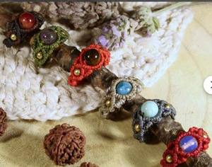 Anillo de acordes de buena calidad con mezcla de piedras preciosas y colores de acordes, anillo de macramé hecho a mano, joyería para regalo de Navidad y anillo de amistad - Product Image 1