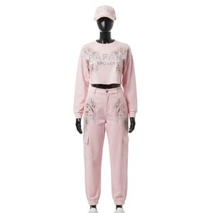 Ensemble sweat-shirt court et pantalon cargo en mélange de coton doux pour femme, 300 GSM, avec logo personnalisé par transfert thermique, ensembles pour femmes - Product Image 1