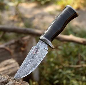 Cuchillo de Caza y Camping de Hoja Fija de Acero de Damasco de Alta Calidad, Hecho a Mano, con Mango de Madera y Funda de Cuero - Product Image 4