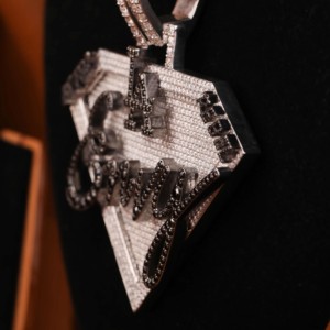 Colgante de Diamante con Forma Personalizada, Oro Sólido de 14 Quilates, Completamente Engastado con Moissanita Negra y Blanca, Regalo para Alguien Especial - Product Image 2