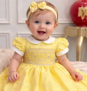 Robe smock en tissu polycoton, fabriquée à la main, couleur jaune. - Product Image 1