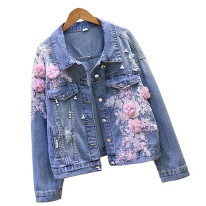 Chaqueta vaquera de mujer de nuevo estilo, Chaquetas vaqueras de manga larga para mujer, chaquetas Premium con botones de trabajo con parche floral de algodón personalizado para mujer - Product Image 2