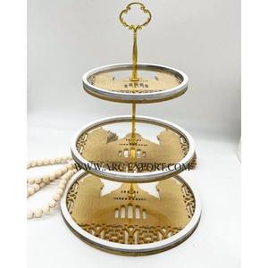 ถาดเสิร์ฟของหวานและวันที่มีเอกลักษณ์สุดคลาสสิกสีทองเมทัลลิก - Product Image 3