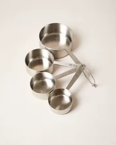 Taza medidora de acero inoxidable con marcas fáciles de leer diseñada para cocinar y hornear en la cocina - Product Image 1