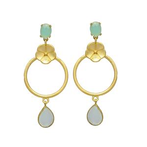 Recién llegado, pendientes circulares de gota en tono dorado con flor y piedra preciosa de Calcedonia Aqua - Product Image 1