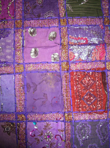 Nappes de table ethniques indiennes décoratives en patchwork de sari, chemin de table tribal artisanal, textile bohème coloré pour table à manger - Product Image 6