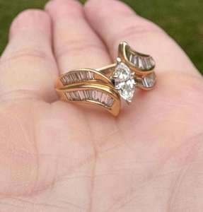 แถบโค้งมาร์กีส์บาแกตต์ตัดเป็นชิ้นเพชรแหวนหมั้นทอง14K ของขวัญแต่งงานสำหรับงานปาร์ตี้เครื่องประดับสไตล์คลาสสิก - Product Image 2