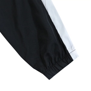 เสื้อแจ็คเก็ตวินด์เบรกเกอร์มีฮู้ดสำหรับผู้ชาย สีเหลืองดำ ตัดต่อสี ซิปยาว กันลม สไตล์สปอร์ต ผลิตจากโพลีเอสเตอร์ เหมาะสำหรับฤดูหนาว - Product Image 5