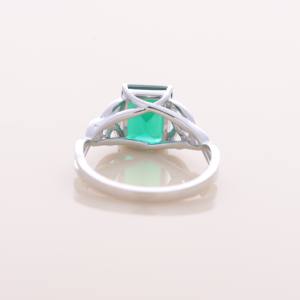 Anillo Solitario con Piedra Verde Corte Esmeralda Certificada por IGI en Oro Blanco/Rosa y Amarillo de 14K con Tallo de Nudo Celta - Product Image 3