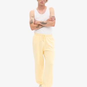 Pantalones deportivos holgados personalizados para hombre, pantalones de correr relajados con opciones de logotipo, ideales para ropa urbana y deportiva. - Product Image 3